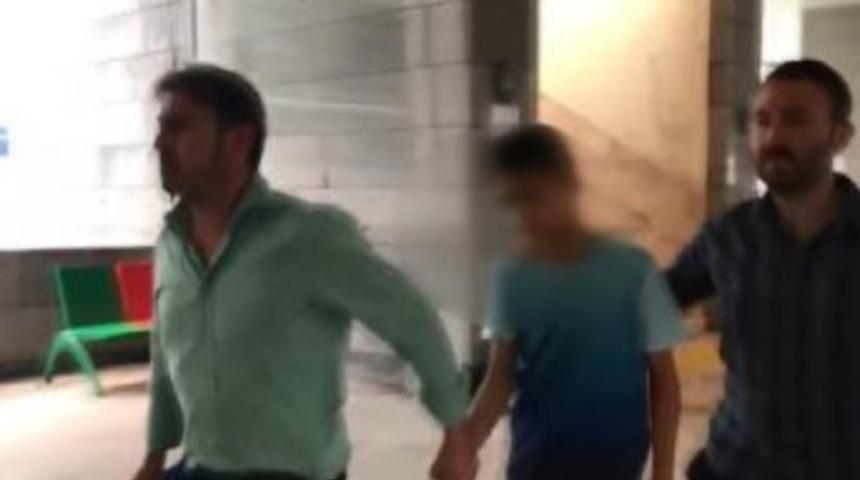 Kaza Yaparak Iki &Ccedil;ocuğun &Ouml;l&uuml;m&uuml;ne Neden Olan 13 Yaşındaki &Ccedil;ocuk Tutuklandı