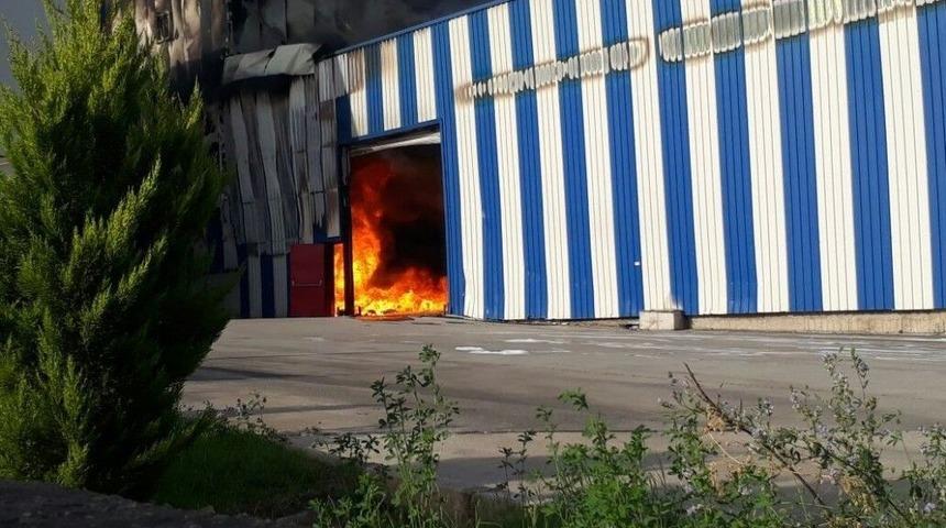 Osmaniye&rsquo;de Kağıt Fabrikasında Yangın