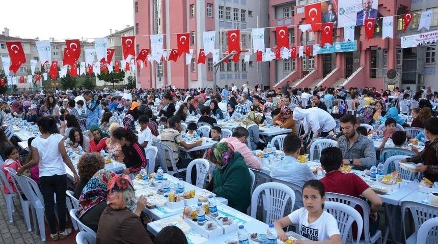 Akpınar Toki Konutlarında Toplu İftar Yapıldı