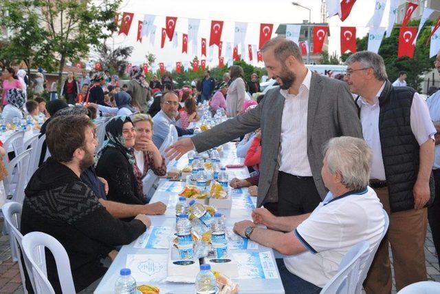 Akpınar Toki Konutlarında Toplu İftar Yapıldı