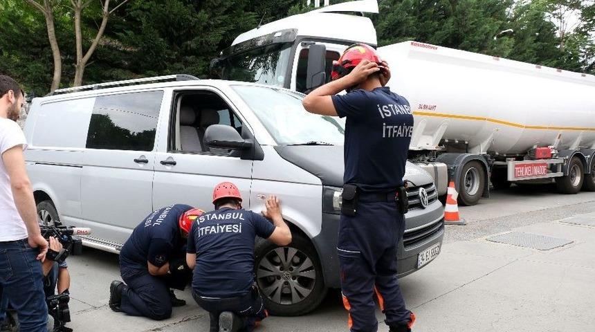 Aracın Motoruna Sıkışan Kediyi İtfaiye Kurtardı