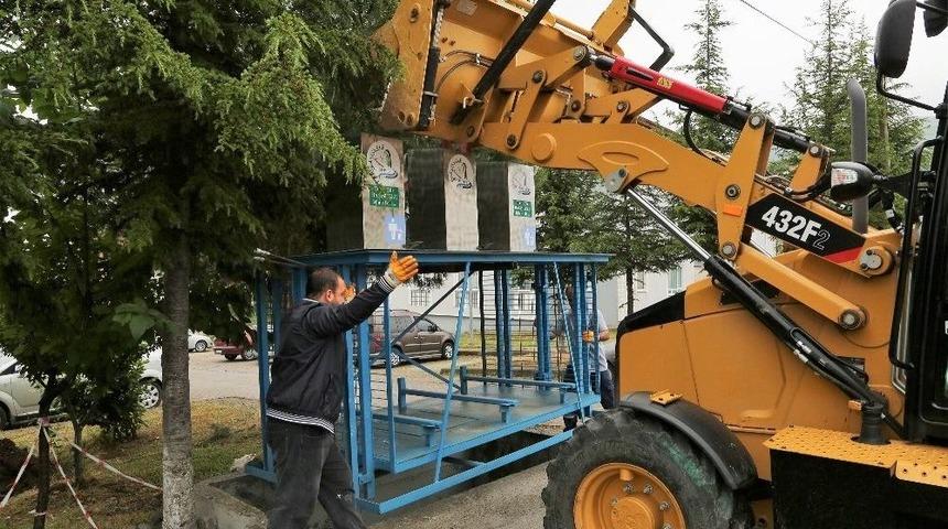 &Ccedil;&ouml;p Konteynerleri Yer Altına İnmeye Devam Ediyor