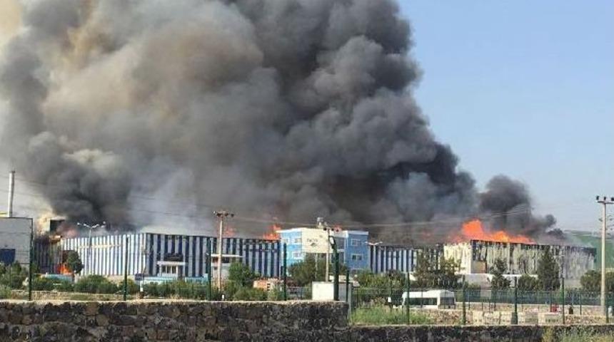 Kağıt Fabrikasındaki Yangına S&ouml;d&uuml;rme U&ccedil;ağı Istendi