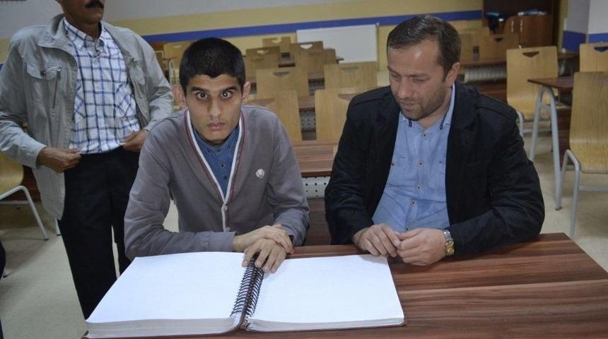 G&ouml;rme Engelli &Ouml;ğrencinin Karne Sevinci