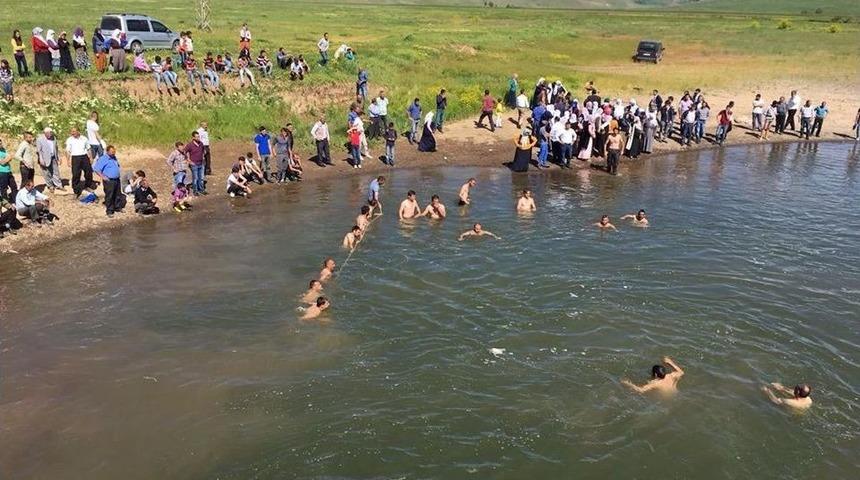 Dereye Giren Gen&ccedil; Boğuldu