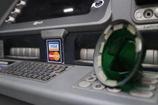 İzmit'te Atm'de Kart Kopyalama Düzeneği Ve Kamera Bulundu (2)