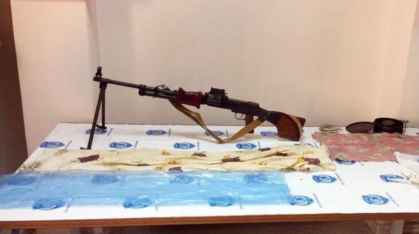 Şemdinli&rsquo;de Toprağa G&ouml;m&uuml;l&uuml; Makineli Silah Ele Ge&ccedil;irildi