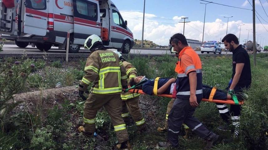 Otomobil Takla Attı, Faciadan D&ouml;n&uuml;ld&uuml;: 4 Yaralı