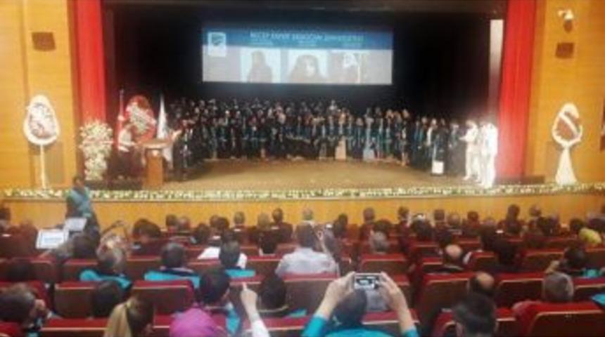 Rte&uuml;&rsquo;de Mezuniyet T&ouml;reni