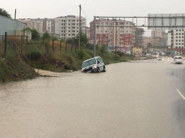 3 Saatlik Sağanak Yağmur Çerkezköy'ü Felç Etti