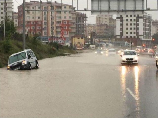 3 Saatlik Sağanak Yağmur Çerkezköy'ü Felç Etti