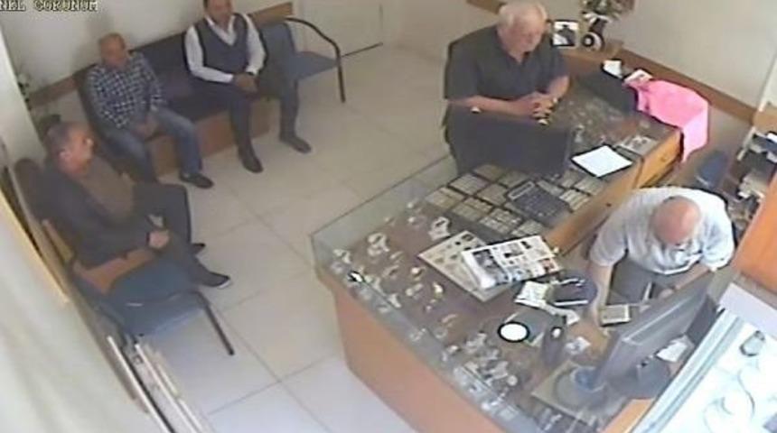 1 Dolarlık Banknotlarla 30 Bin Dolar Dolandırdılar