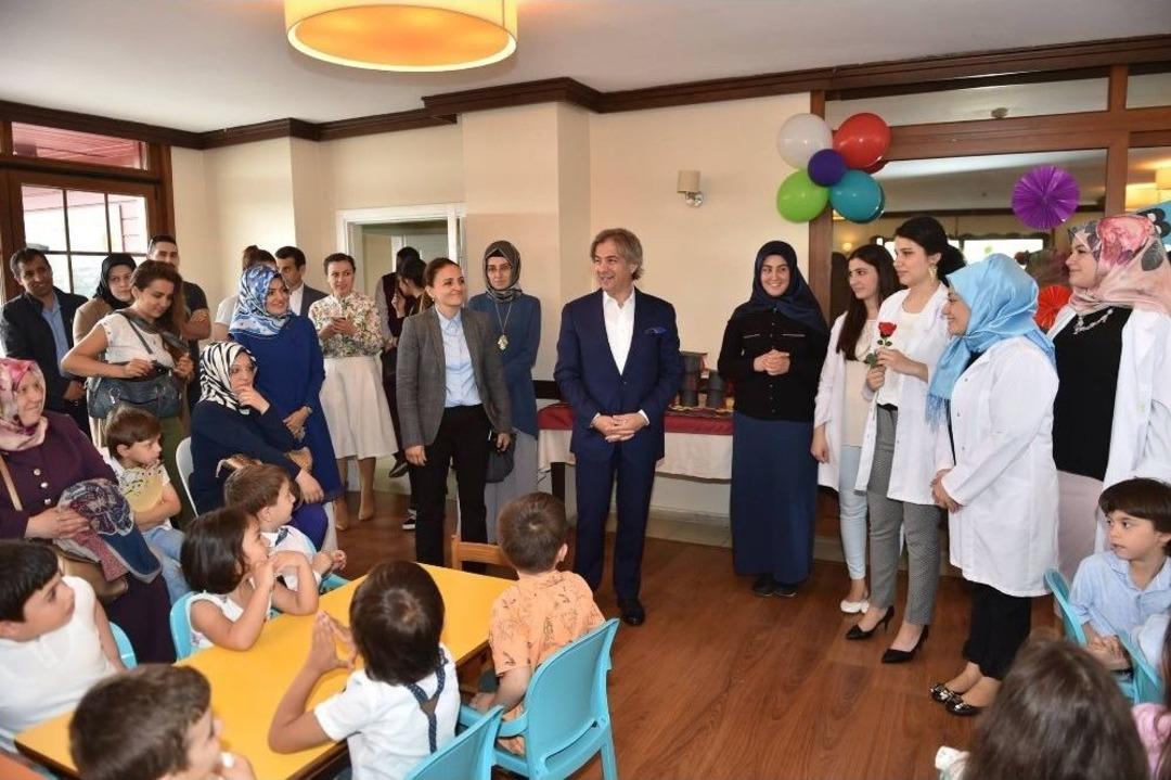 Beyoğlu&rsquo;nda Minik &Ouml;ğrencilerin İlk Mezuniyet Sevinci