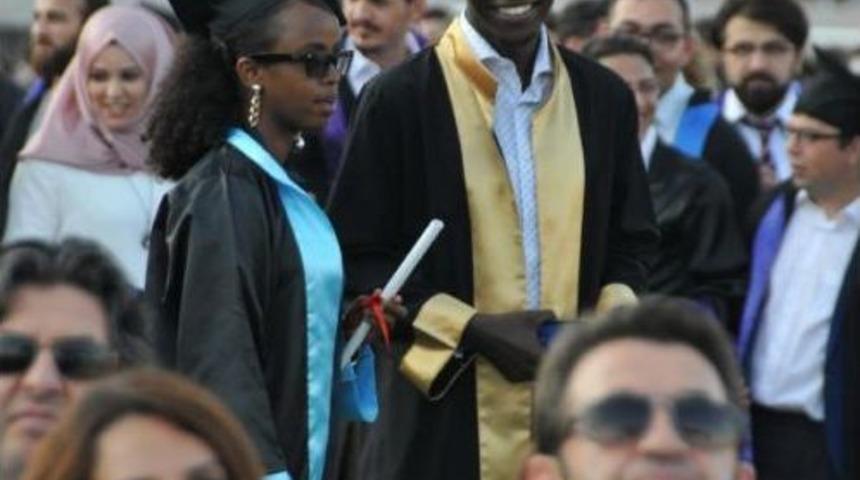 A&uuml;&rsquo;De 11 Bin &Ouml;ğrenci I&ccedil;in Mezuniyet T&ouml;reni