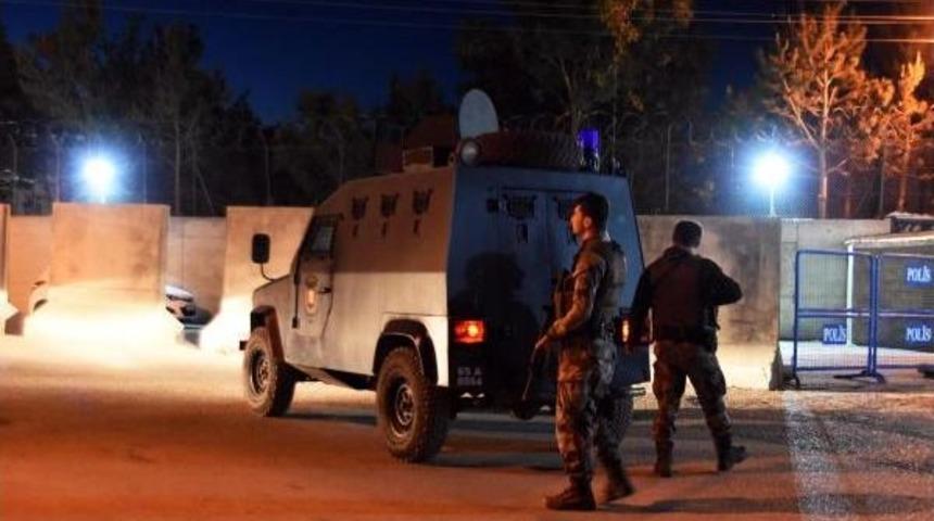 Gevaş'ta Emniyet M&uuml;d&uuml;rl&uuml;ğ&uuml;'ne Roketatarlı Saldırı