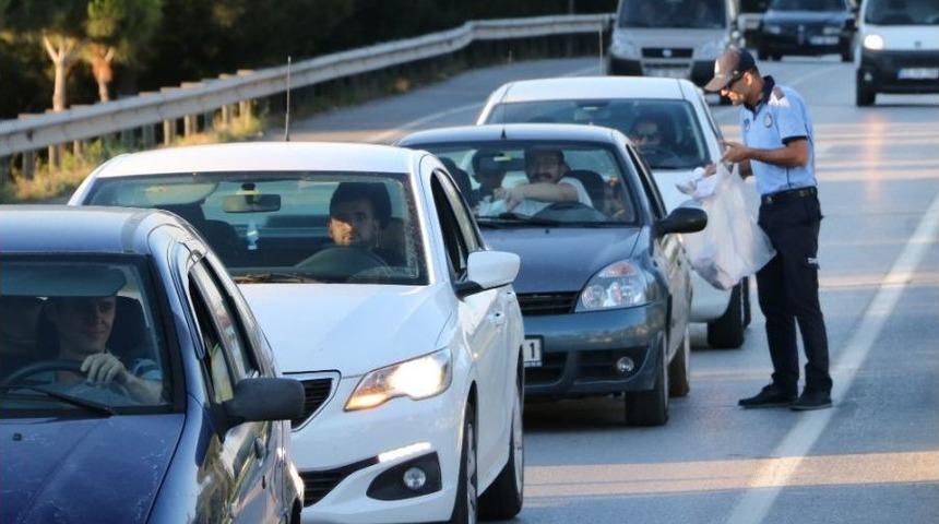 (&ouml;zel Haber) Manisa&rsquo;dan Ge&ccedil;en S&uuml;r&uuml;c&uuml;lere İftar Kumanyası