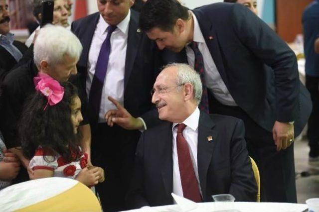 Kılıçdaroğlu Yenimahalle'de Iftar Sofrasına Konuk Oldu