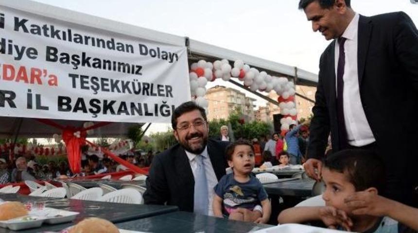 Beşiktaş Belediye Başkanı Hazinedar, Diyarbakır'da Iftar Açtı