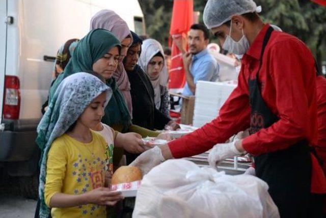 Beşiktaş Belediye Başkanı Hazinedar, Diyarbakır da Iftar Açtı 3