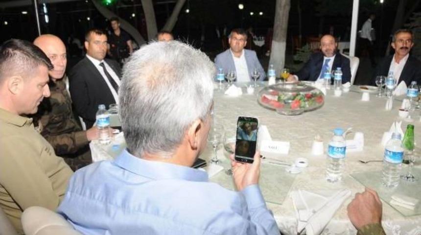 Hakkari'de G&uuml;venlik Korucuları Iftarda Bir Araya Geldi