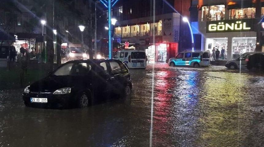 Gümüşhane’de Sağanak Yağış Ve Fırtına