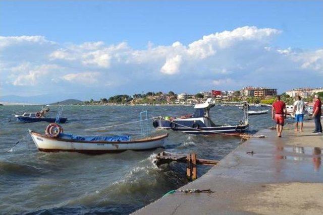 Balıkesir de Şiddetli R&uuml;zgar, Hayatı Olumsuz Etkiledi 2