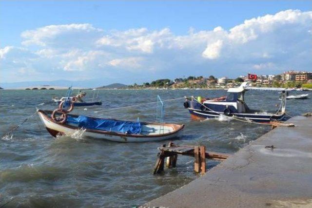 Balıkesir de Şiddetli R&uuml;zgar, Hayatı Olumsuz Etkiledi 3