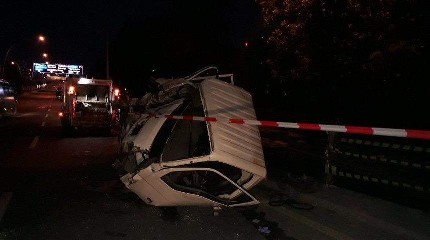 Başkent&rsquo;te Karpuz Y&uuml;kl&uuml; Kamyonet Devrildi: 2 Yaralı