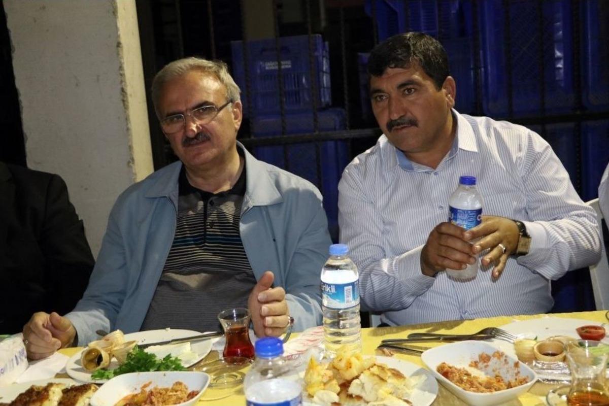 Antalya Valisi &rsquo;hormon Var&rsquo; Diyen Akademisyenlere Ateş P&uuml;sk&uuml;rd&uuml;