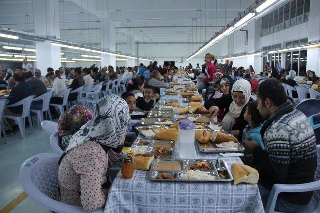 Nevşehir’de Geleneksel İftar Sofrası İlgi Görmeye Devam Ediyor