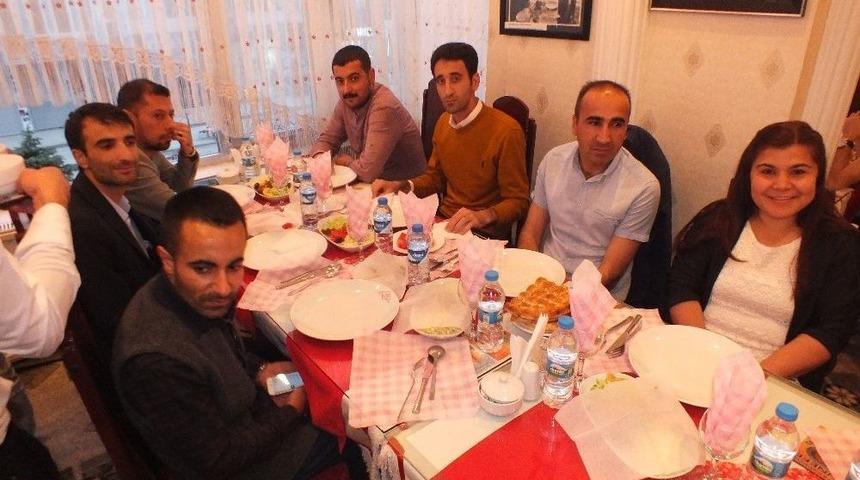 Okul Aile Birliğinden Ticaret Lisesi &Ouml;ğretmenlerine İftar Yemeği