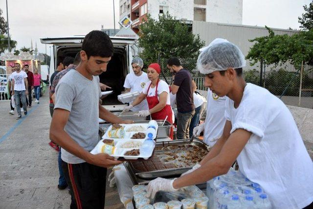 Agiad’dan Tarihi Taşköprü’de İftar Yemeği