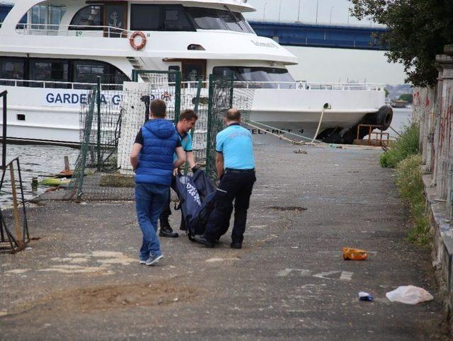 Eyüp’te Denizden Erkek Cesedi Çıktı