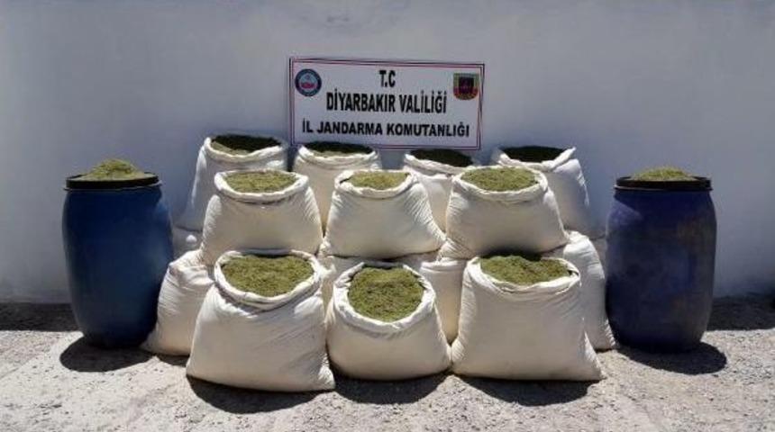 Diyarbakır'da 7 Pkk Sığınağında Silah, Mühimmat Ve Uyuşturucu Ele Geçirildi