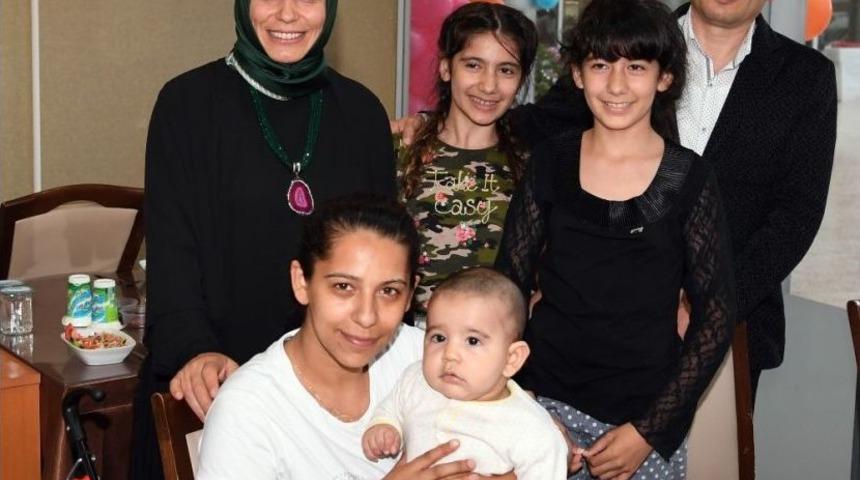 Başkan Yazıcı Ve Eşi, Yetimleri Sevgiyle Sardı