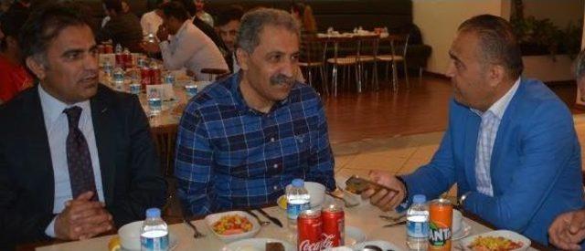 Kayserispor Yönetimi Basınla Iftar Yaptı