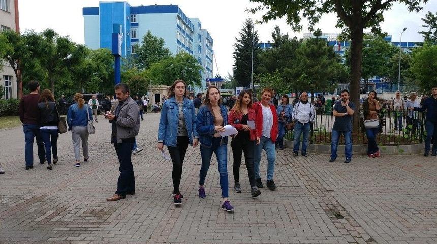 Lys&rsquo;ye Girecekler Sabahın Erken Saatlerinde Okullara Akın Etti