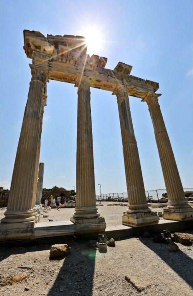 Apollon Tapınağı nın Kopyası Sualtı M&uuml;zesinde 1