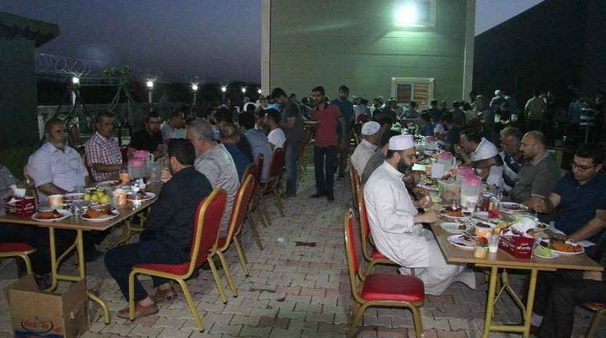 İhh Kilisli Esnaflara İftar Verdi