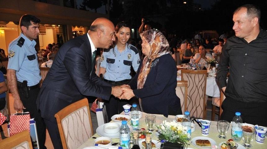 Polisevinde Şehit Ve Gazi Aileleri Onuruna İftar Yemeği D&uuml;zenlendi