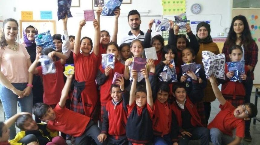 &Uuml;niversite &Ouml;ğrencileri Topluma Hizmet Uygulamaları Projeleri Ger&ccedil;ekleştirildi