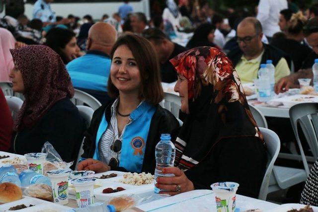 Kerkük Gönül Gecesi’nde İlahiler Söylendi