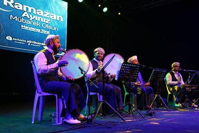 Kerkük Gönül Gecesi’nde İlahiler Söylendi