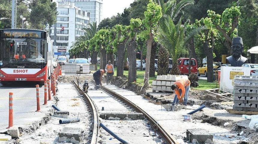 Konak Tramvayında Sıra Halkapınar Ge&ccedil;işinde