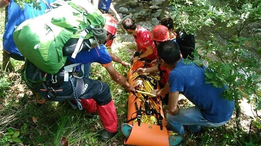 Kayalıklardan D&uuml;şt&uuml;, İmdadına Afad Ve Umke Yetişti