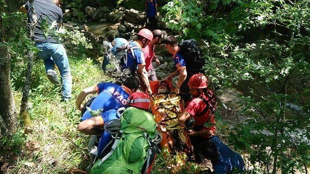 Kayalıklardan Düştü, İmdadına Afad Ve Umke Yetişti