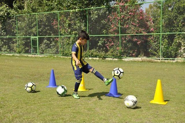 3 Yaşında Topla Tanıştı, 9 Yaşında Fenerbahçe Altyapısına Çağrıldı