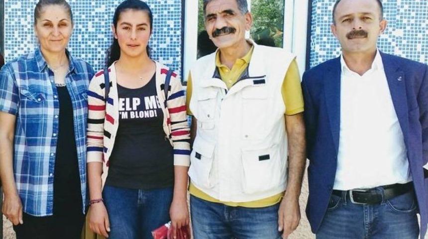 Varto Pir Sultan Abdal K&uuml;lt&uuml;r Derneğinden Teog Birincisine Plaket