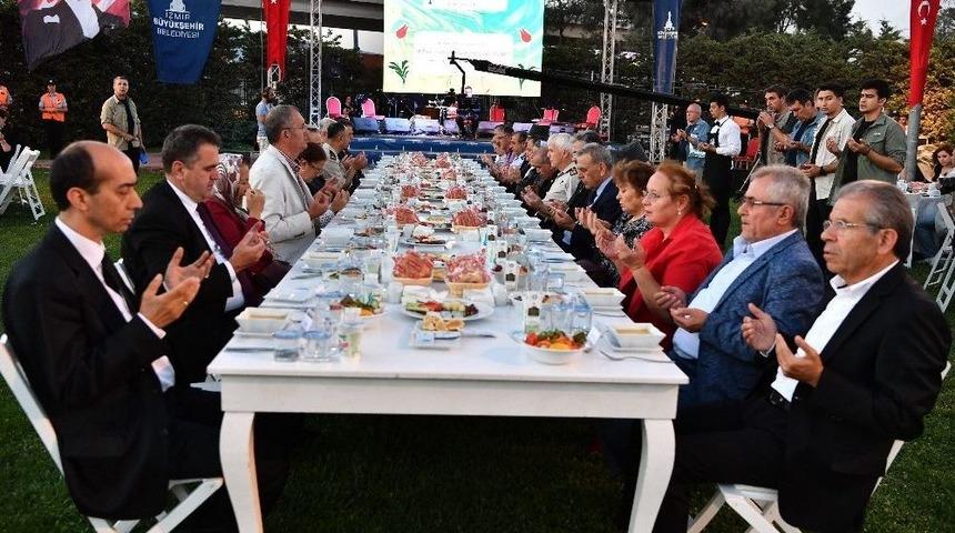 İzmir&rsquo;de Ş&uuml;kran Buluşması
