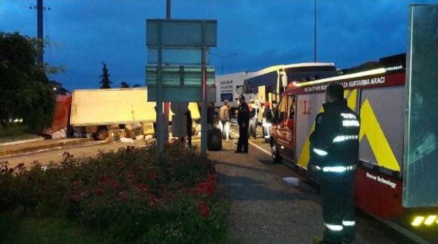 Yalova&rsquo;Da Zincirleme Kaza: 2 Yaralı